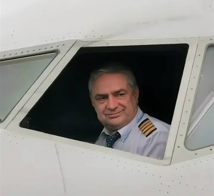 Дмитрий счастлив и здоров, возможно, в форме пилота