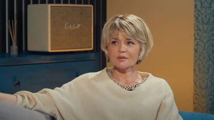 Юлия Меньшова в спокойной обстановке