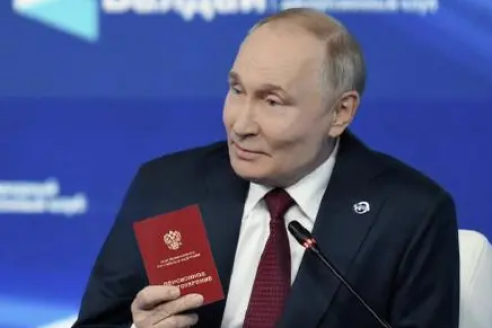 Путин подписал закон о новых пенсионных надбавках