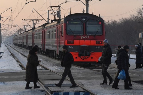 Под Москвой поезд насмерть сбил четырех мужчин